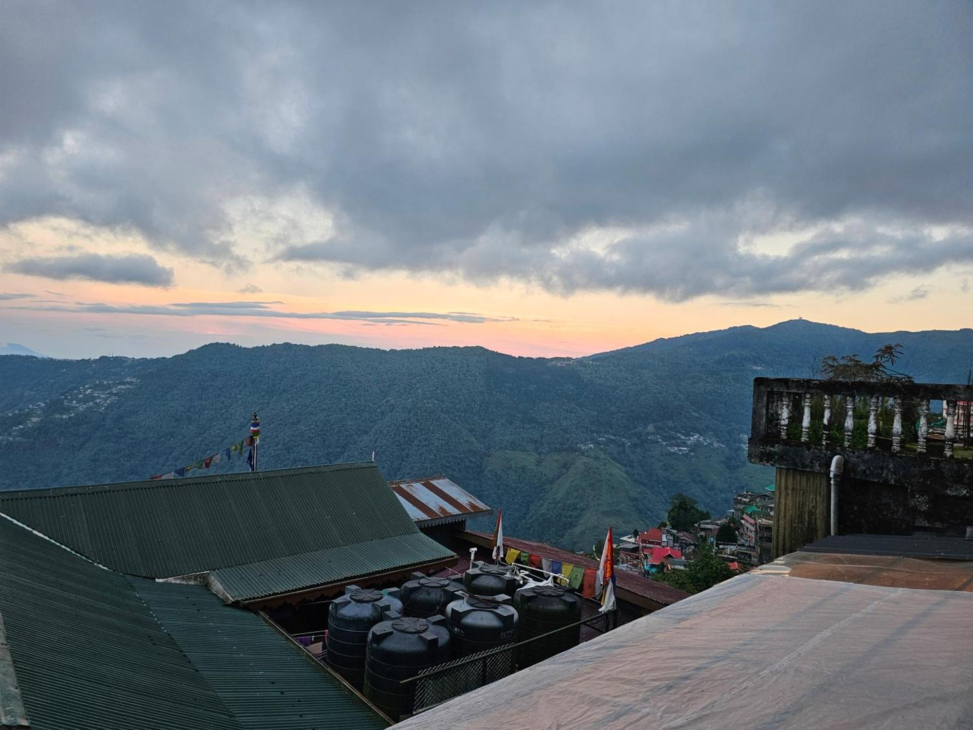Hotel Golden Orchid Darjeeling  Esterno foto